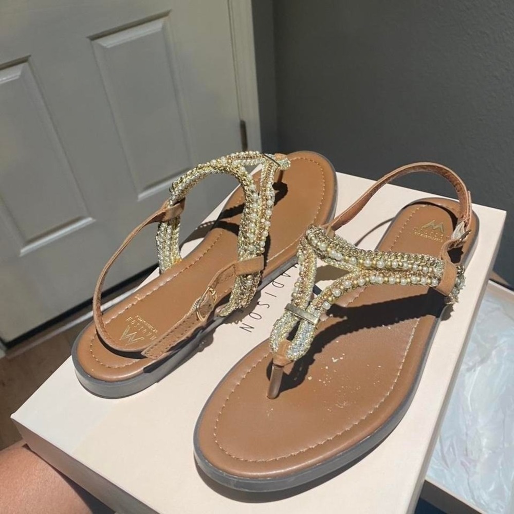 Madison Shoedazzle Gold embellished sandals with pearl‎ details Size 9